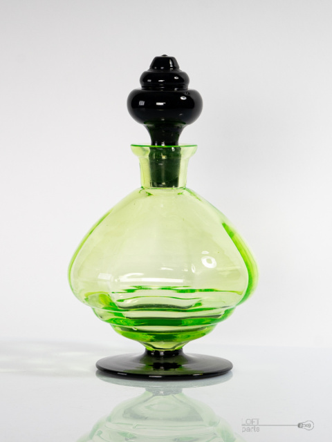 Uranium decanter hortensja glassworks