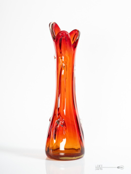 Red vase gnarled prl